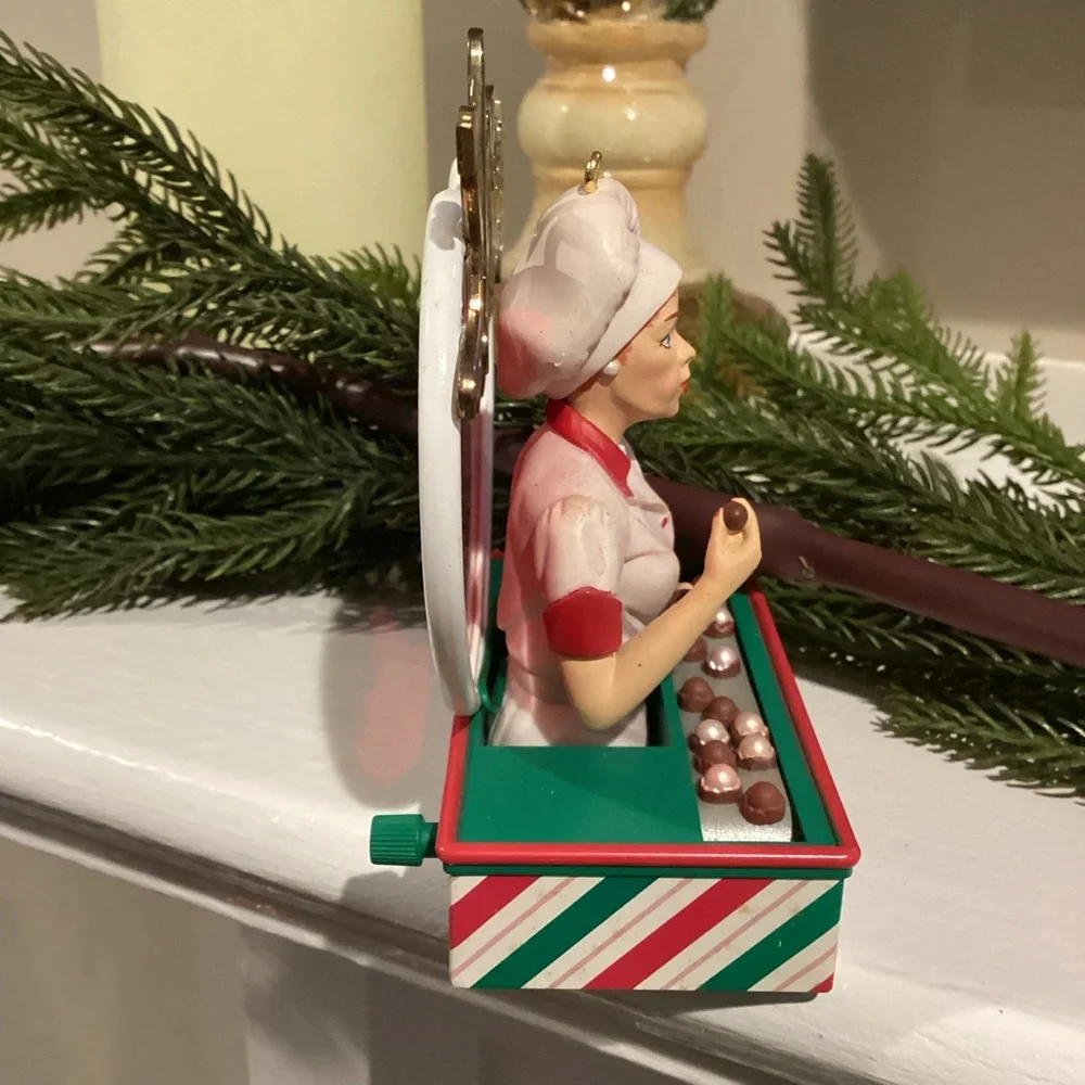 Vintage 2000 Carlton Cards I Love Lucy “Candy Factory” Christmas Tree Ornament - Picture 4 of 5